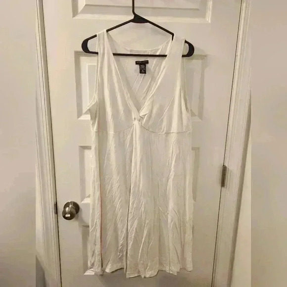 New York & Company Faux Wrap Dress White Sleeveless V Neck Midi Size XL - Picture 1 of 5